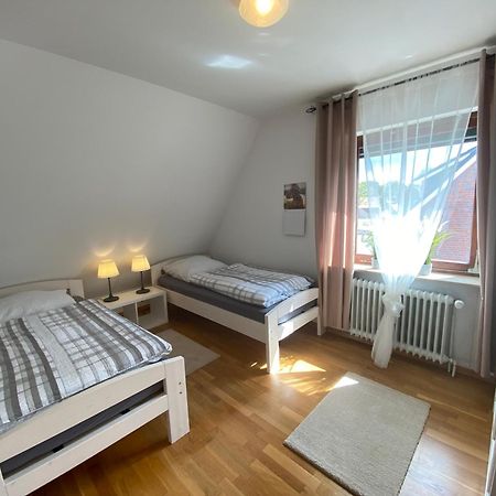 Ferienwohnung Mit Balkon Und Eingezaeunten Garten เอาริคช์ ภายนอก รูปภาพ